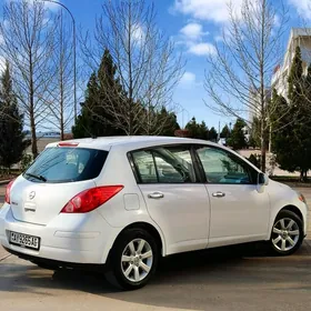 Nissan Versa 2011