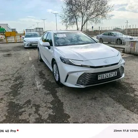 Toyota Camry 2025