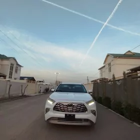 Toyota Highlander 2022