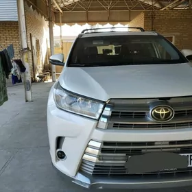 Toyota Highlander 2019