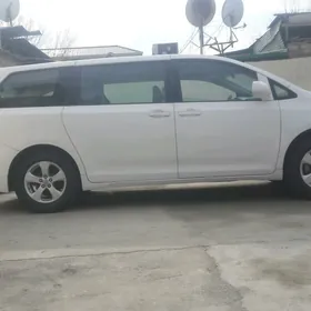 Toyota Sienna 2012