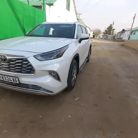 Toyota Highlander 2021