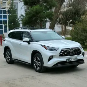 Toyota Highlander 2021