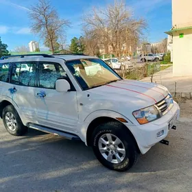 Mitsubishi Pajero 2001