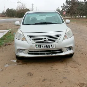 Nissan Versa 2011
