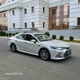 Toyota Camry 2021