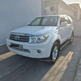 Toyota Fortuner 2010