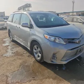 Toyota Sienna 2020