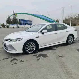 Toyota Camry 2021