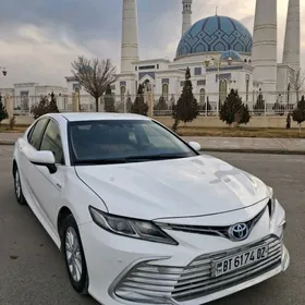Toyota Camry Hybrid 2022