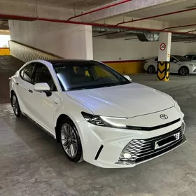 Toyota Camry 2025