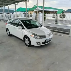 Nissan Versa 2011