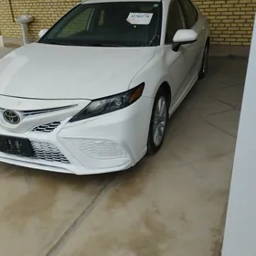 Toyota Camry 2021