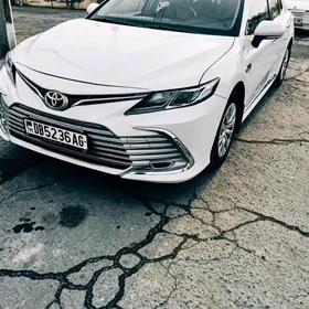Toyota Camry Hybrid 2021