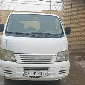 Nissan Urvan 2005