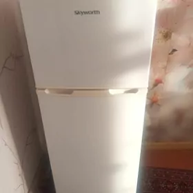 Täze holodinik  "Skyworth"