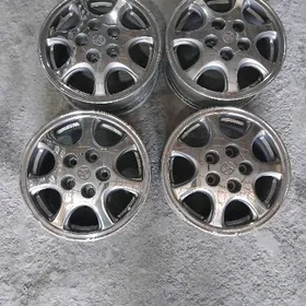 15 LIK MARKI RADNOYY