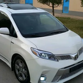 Toyota Sienna 2017