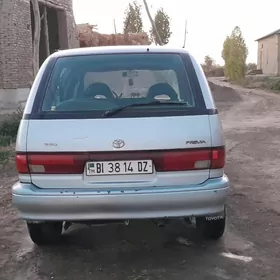 Toyota Previa 1990