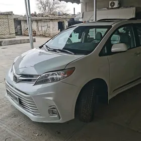 Toyota Sienna 2019