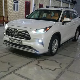 Toyota Highlander 2021