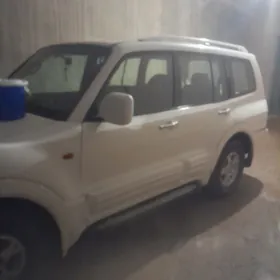 Mitsubishi Pajero 2001