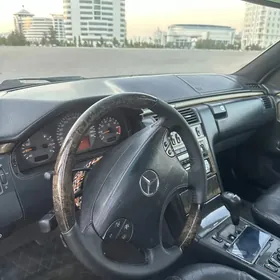 Mercedes-Benz E55 AMG 2000