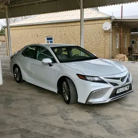 Toyota Camry 2021
