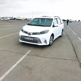 Toyota Sienna 2018