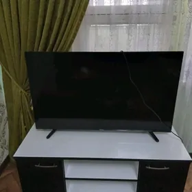 телевтзор на подставке