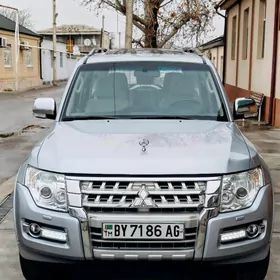 Mitsubishi Pajero 2015