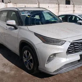 Toyota Highlander 2021