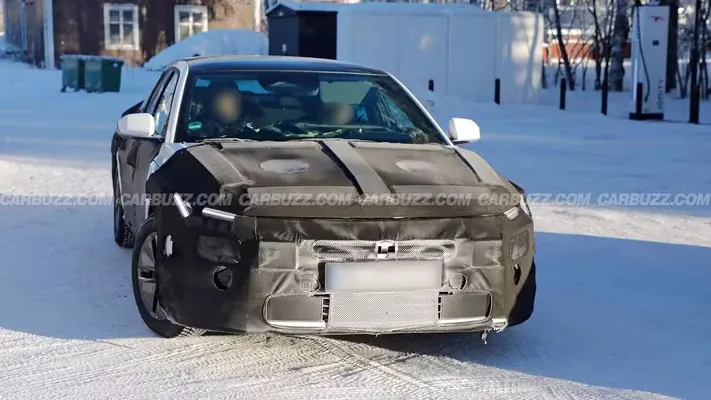 Hyundai Elantra нового поколения с новым дизайном заметили на зимних тестах