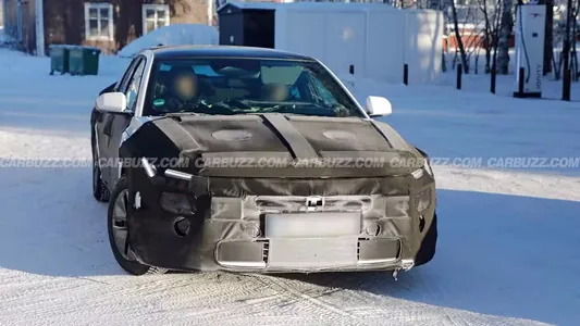 Hyundai Elantra нового поколения с новым дизайном заметили на зимних тестах