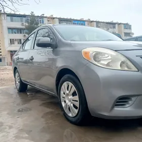 Nissan Versa 2012