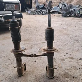 Sökülip satylýar Amortizator.