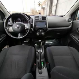 Nissan Versa 2012