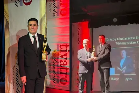 Батыр Чарыев признан лучшим актером тюркского мира в Стамбуле