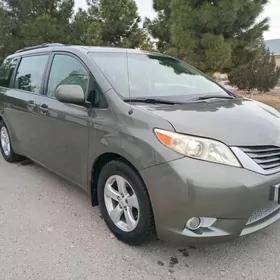 Toyota Sienna 2012