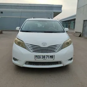 Toyota Sienna 2011