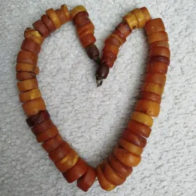 Янтарные бусы