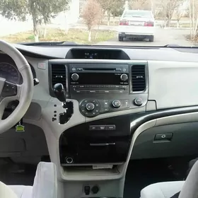 Toyota Sienna 2012