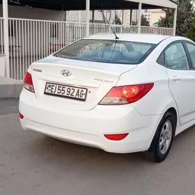 Hyundai Accent 2011