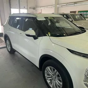 Mitsubishi Outlander 2023