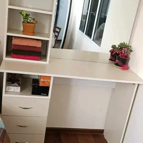 Стол для парикмахеров