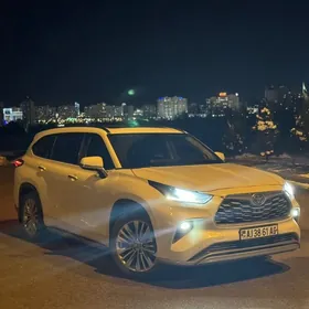 Toyota Highlander 2021