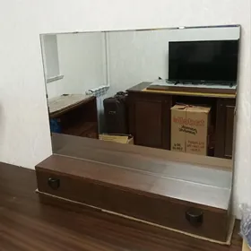 зеркало, с полкой