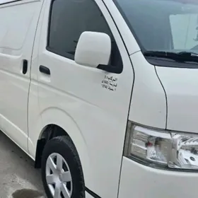 Toyota Hiace 2018