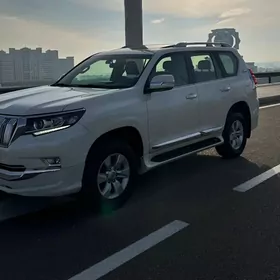 Toyota Land Cruiser Prado 2022
