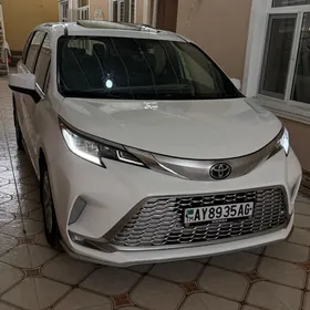 Toyota Sienna 2021